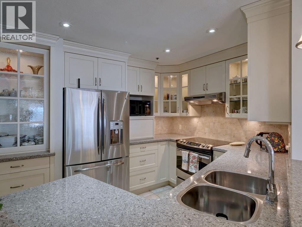 205 5470 INLET AVENUE, Sechelt