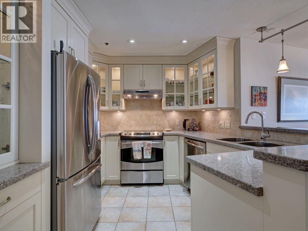 205 5470 INLET AVENUE, Sechelt