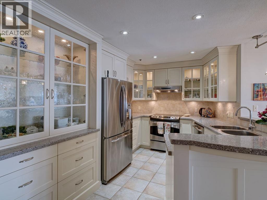 205 5470 INLET AVENUE, Sechelt