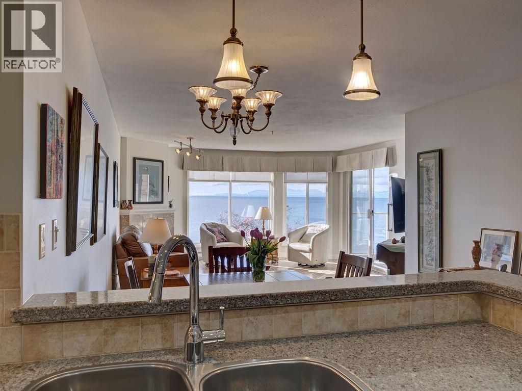 205 5470 INLET AVENUE, Sechelt