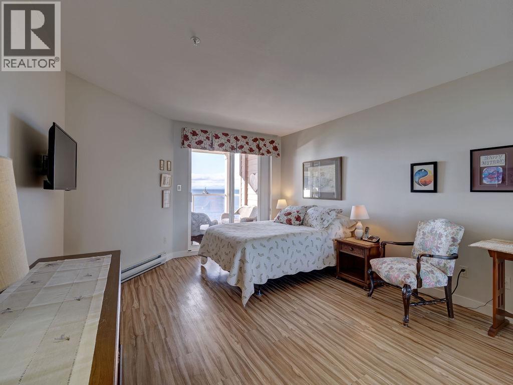 205 5470 INLET AVENUE, Sechelt