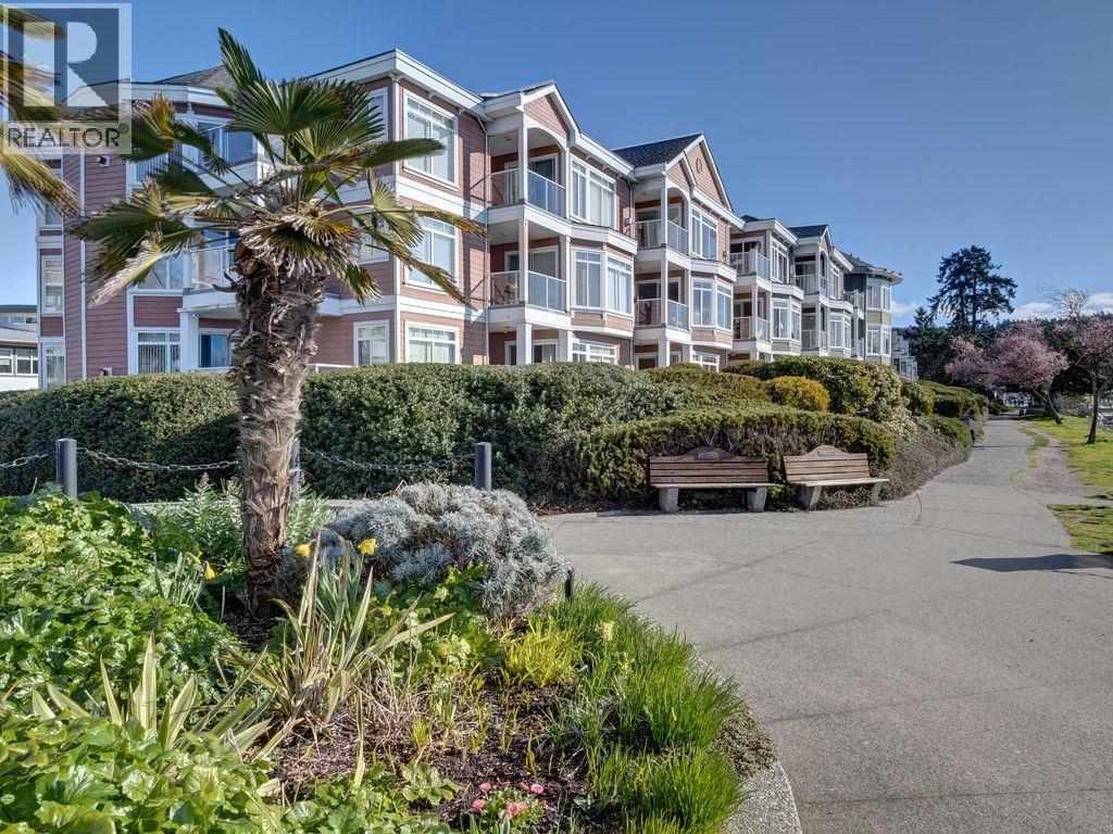 205 5470 INLET AVENUE, Sechelt