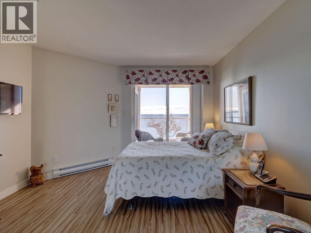 205 5470 INLET AVENUE, Sechelt