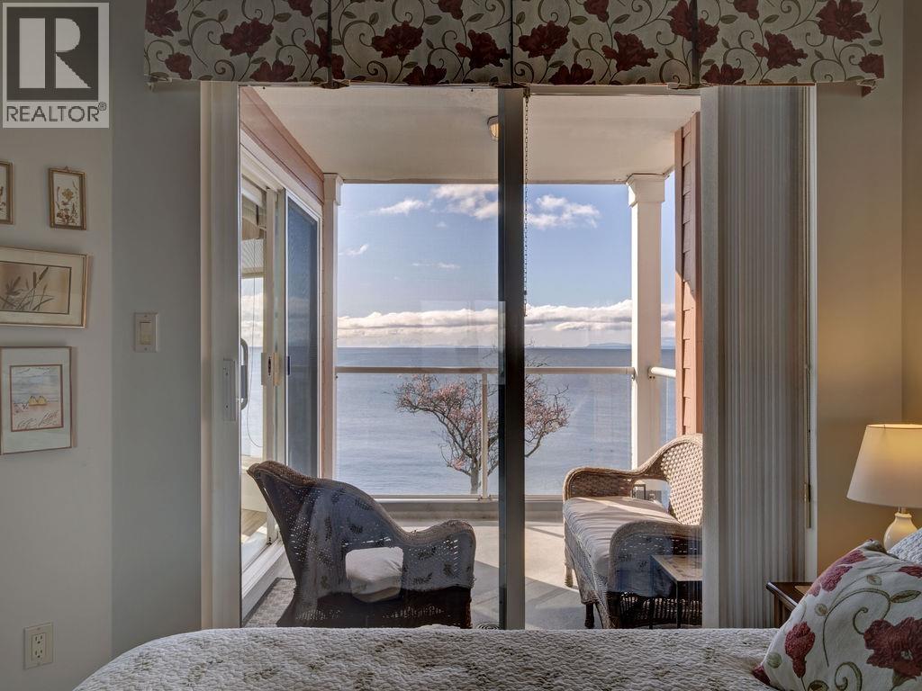 205 5470 INLET AVENUE, Sechelt