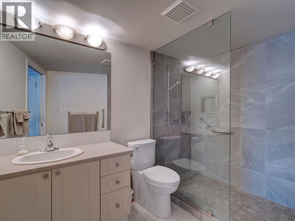 205 5470 INLET AVENUE, Sechelt