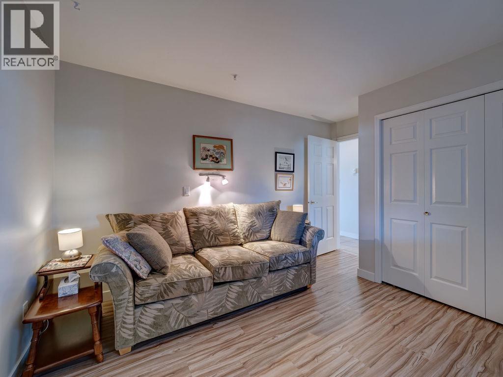 205 5470 INLET AVENUE, Sechelt