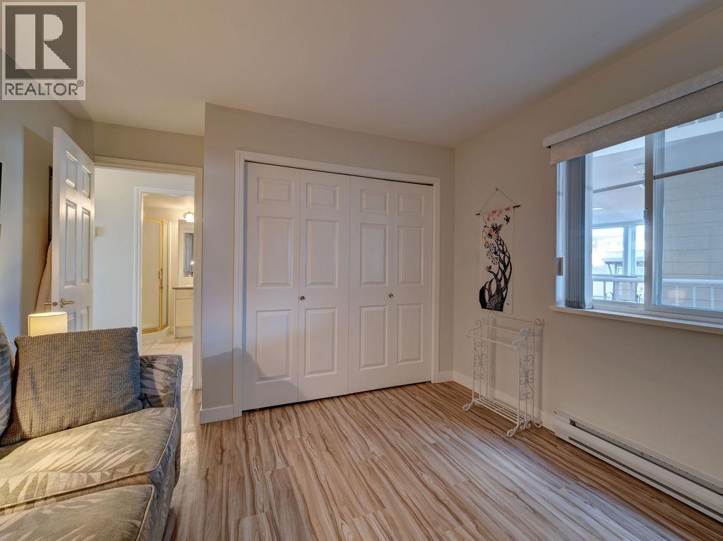 205 5470 INLET AVENUE, Sechelt