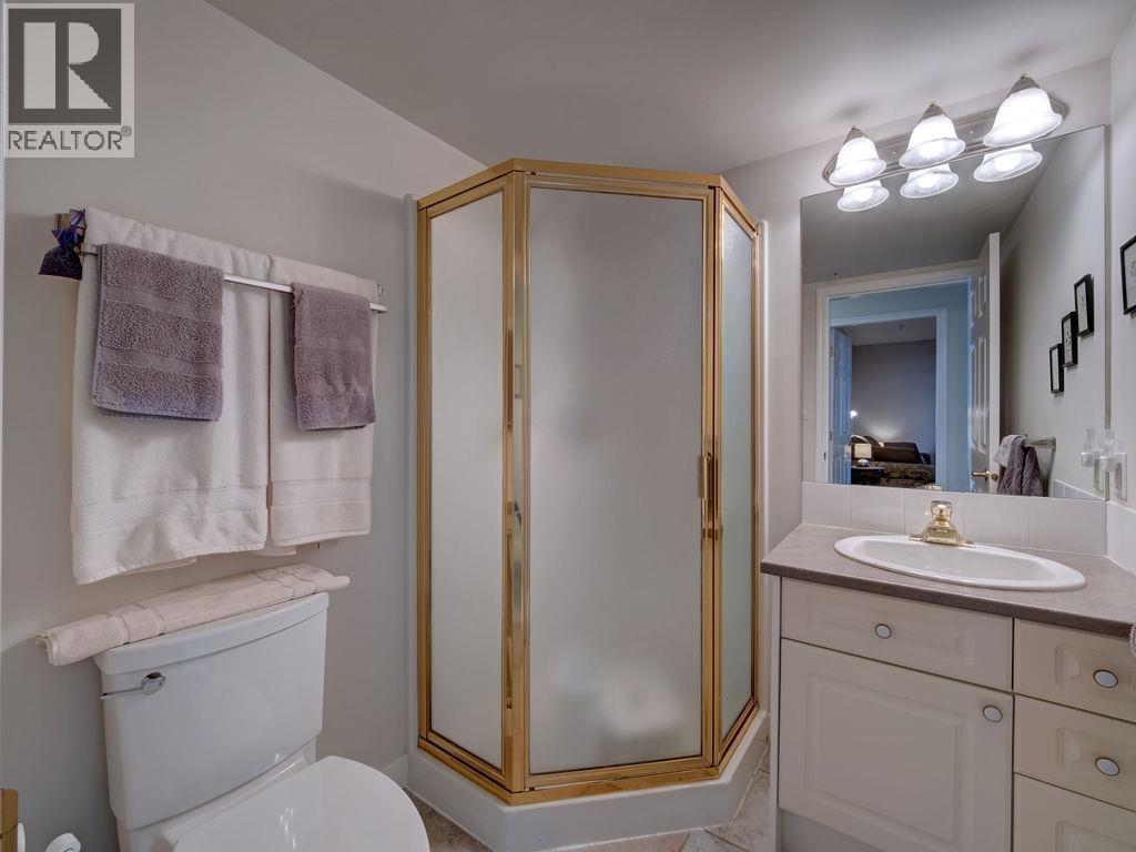 205 5470 INLET AVENUE, Sechelt