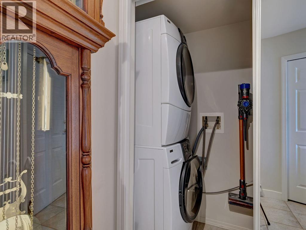 205 5470 INLET AVENUE, Sechelt