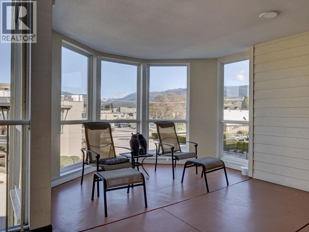 205 5470 INLET AVENUE, Sechelt