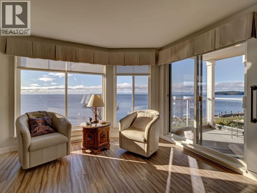 205 5470 INLET AVENUE, Sechelt