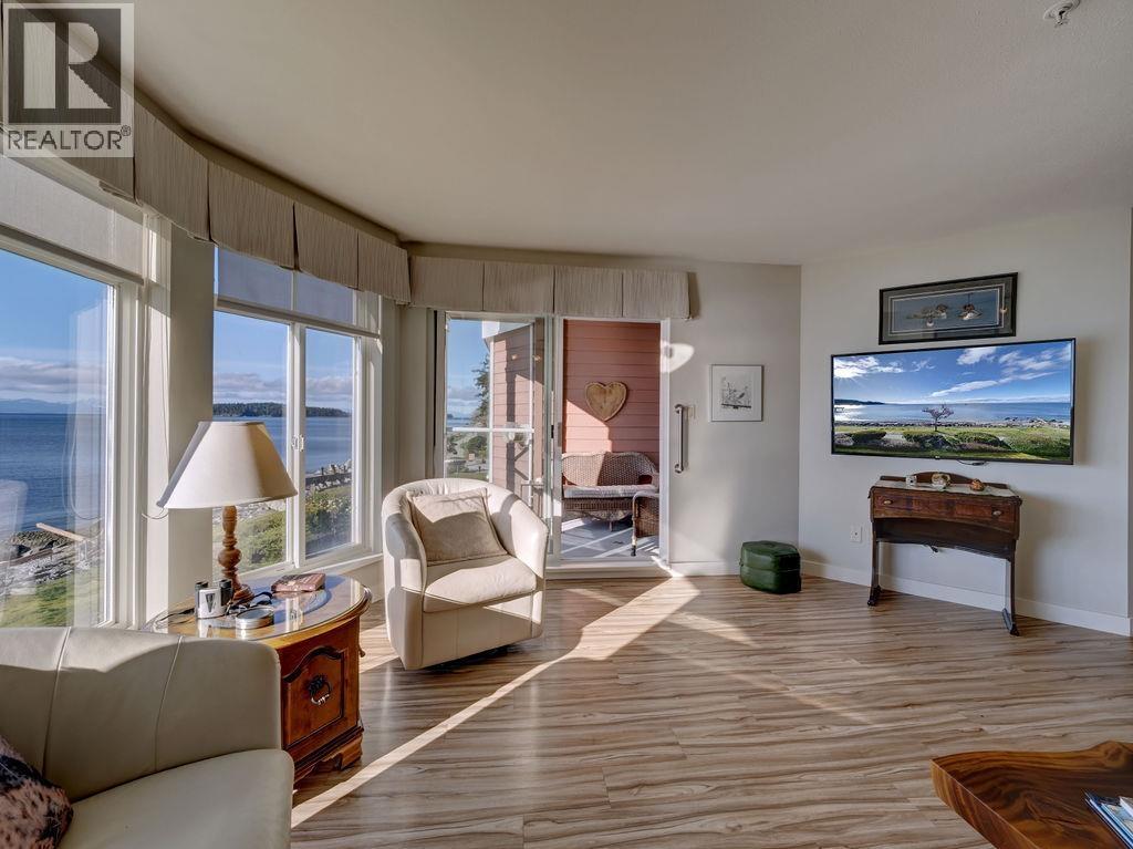 205 5470 INLET AVENUE, Sechelt