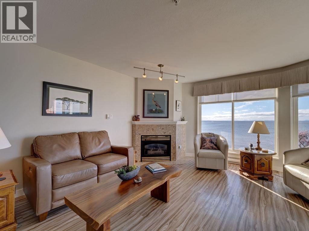 205 5470 INLET AVENUE, Sechelt