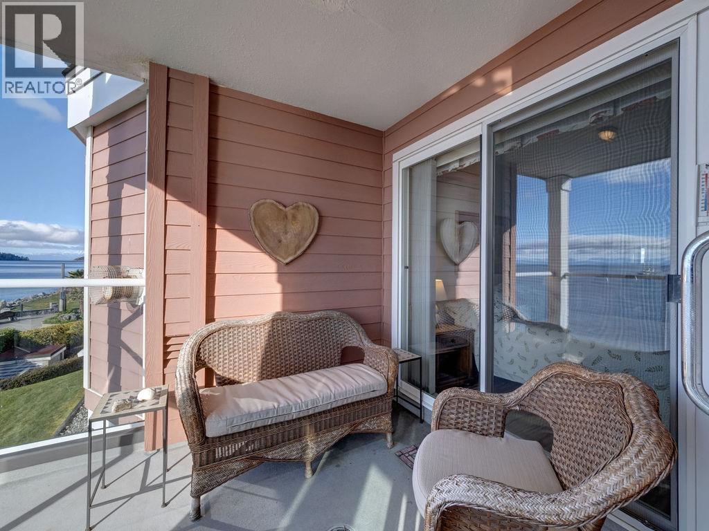 205 5470 INLET AVENUE, Sechelt