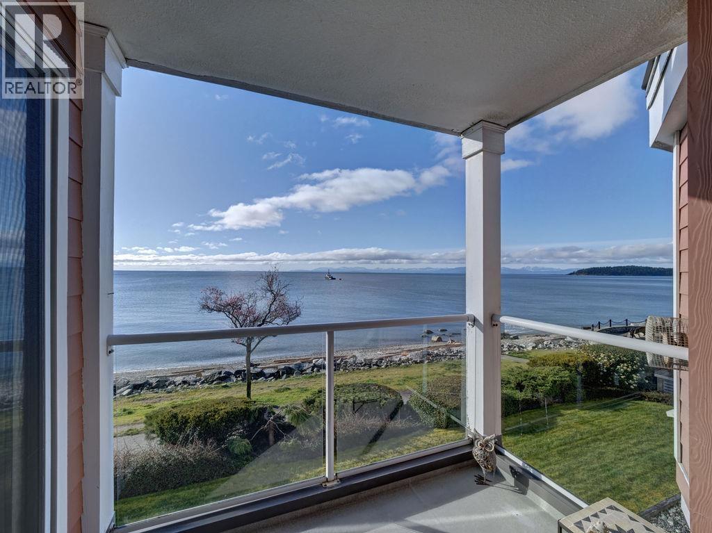 205 5470 INLET AVENUE, Sechelt