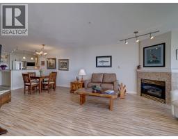 205 5470 Inlet Avenue, Sechelt, BC V7Z0H4 Photo 10