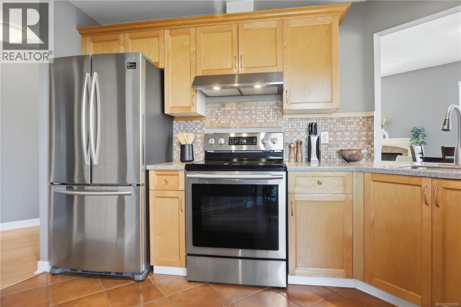 #207 1055 HILLSIDE AVE - 10