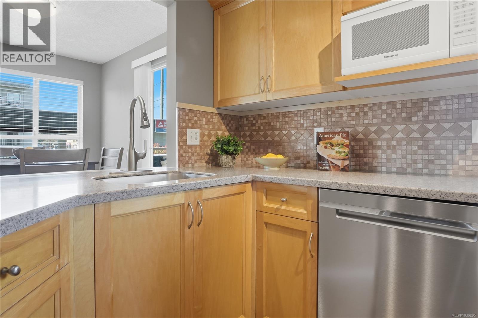 #207 1055 HILLSIDE AVE - 11