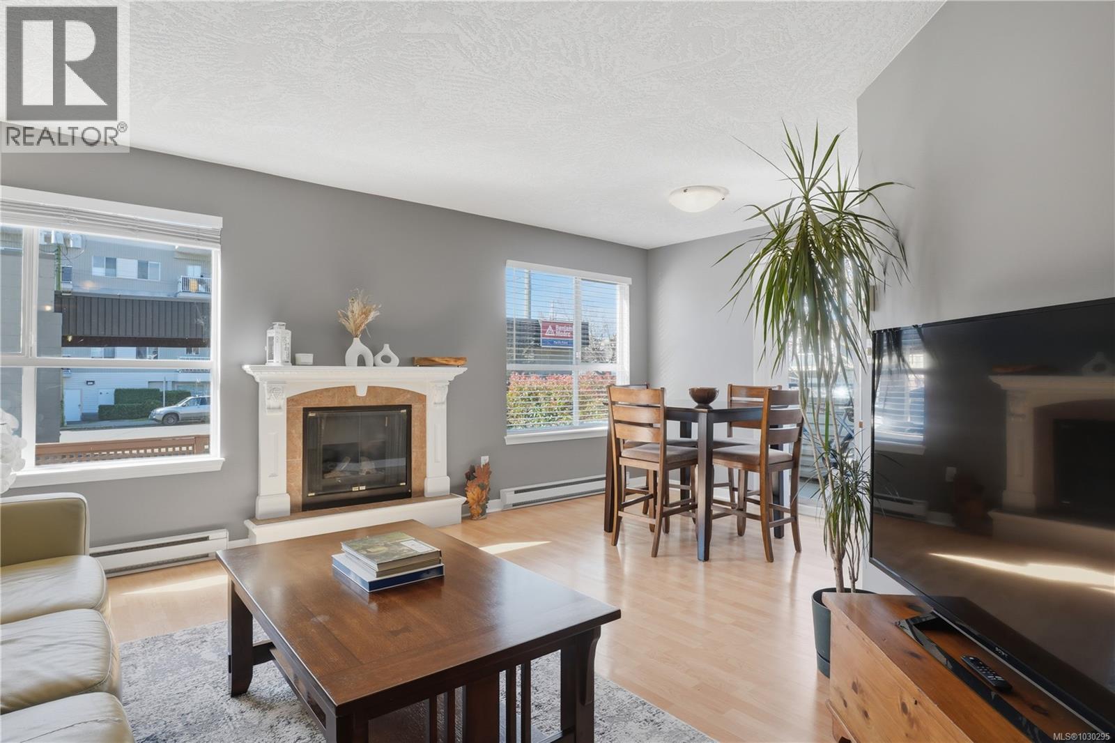 #207 1055 HILLSIDE AVE - Image 2