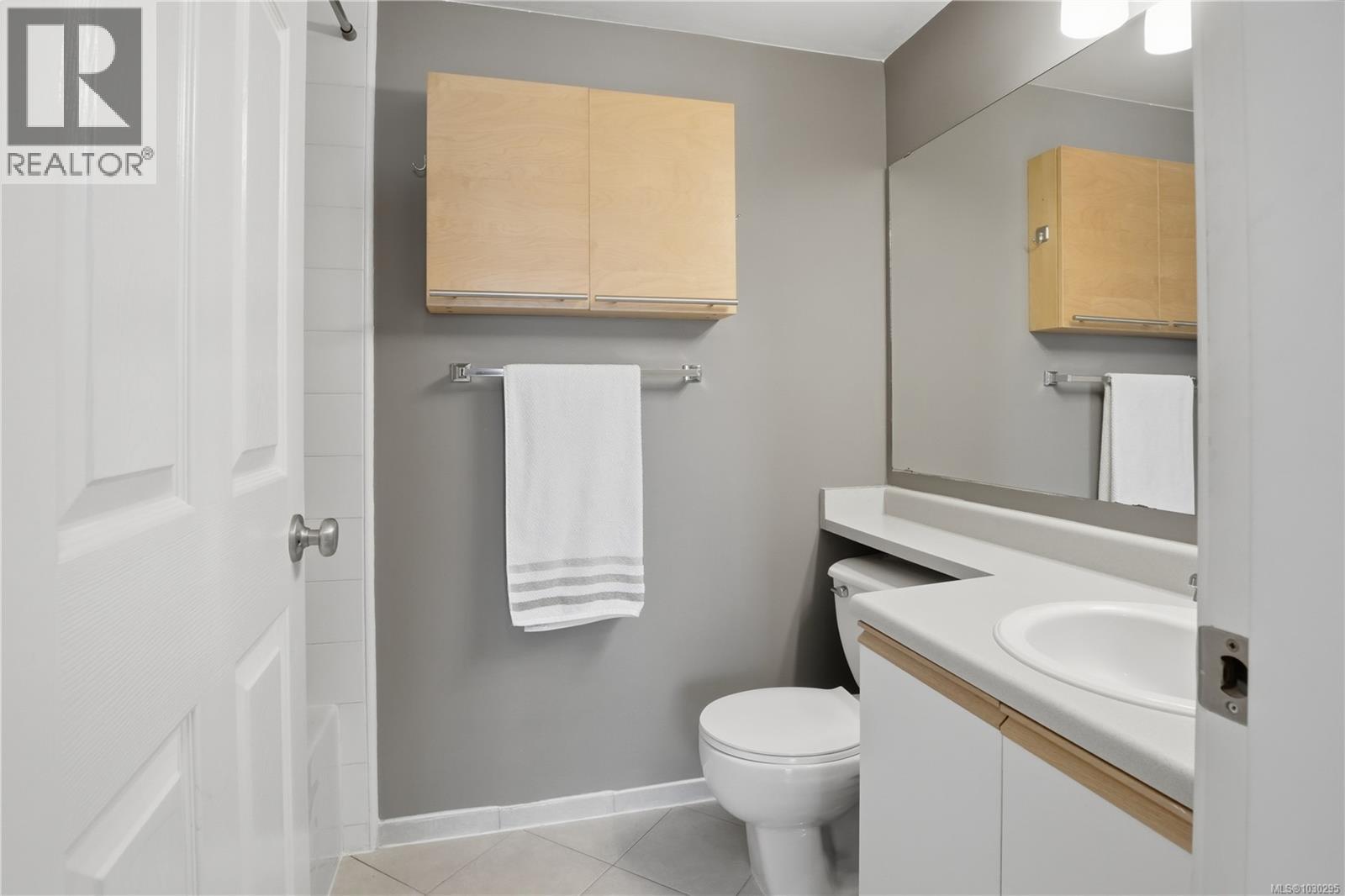 #207 1055 HILLSIDE AVE - 27