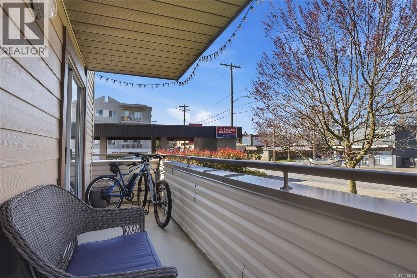 #207 1055 HILLSIDE AVE - 33