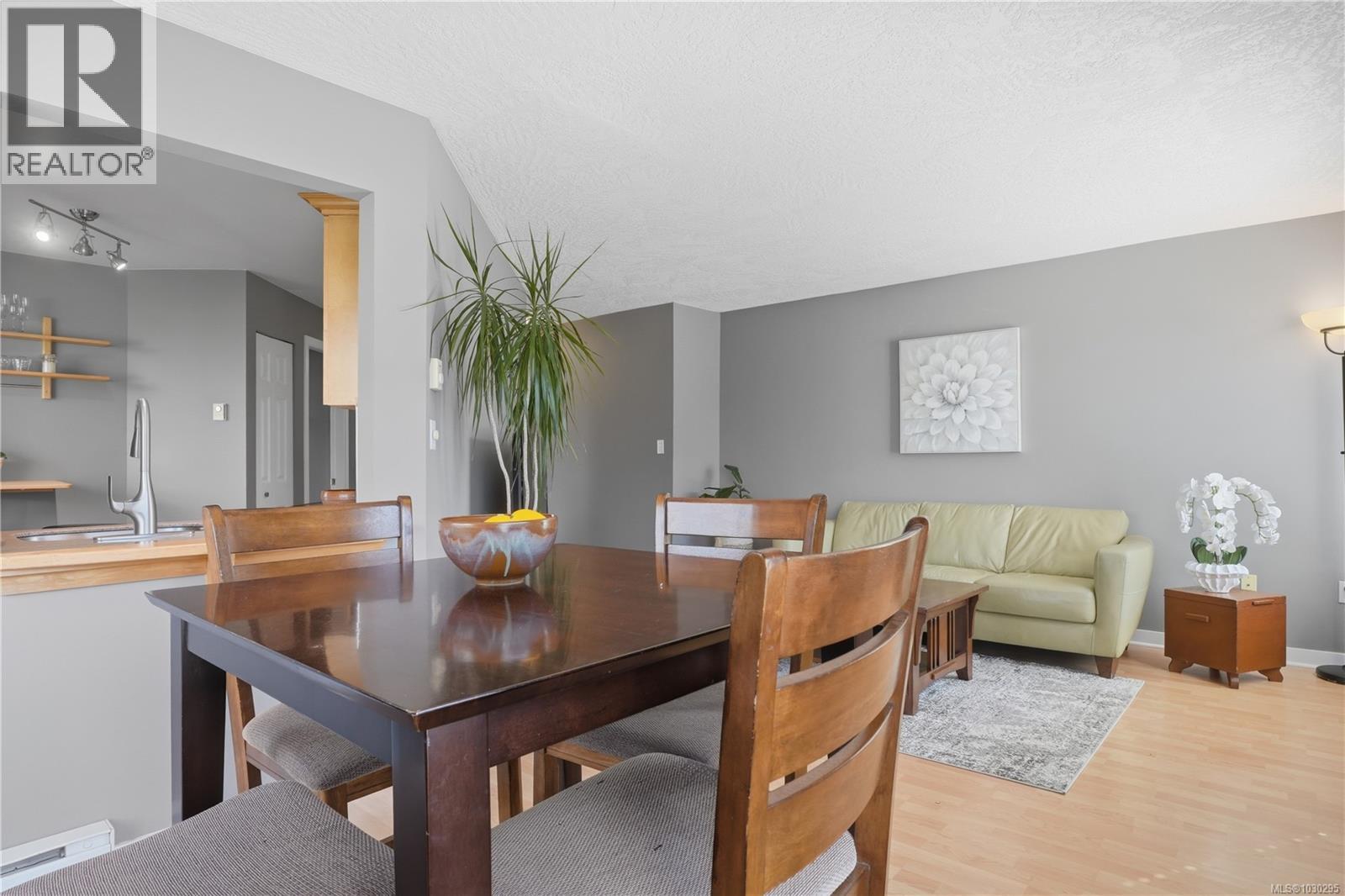 #207 1055 HILLSIDE AVE - 6