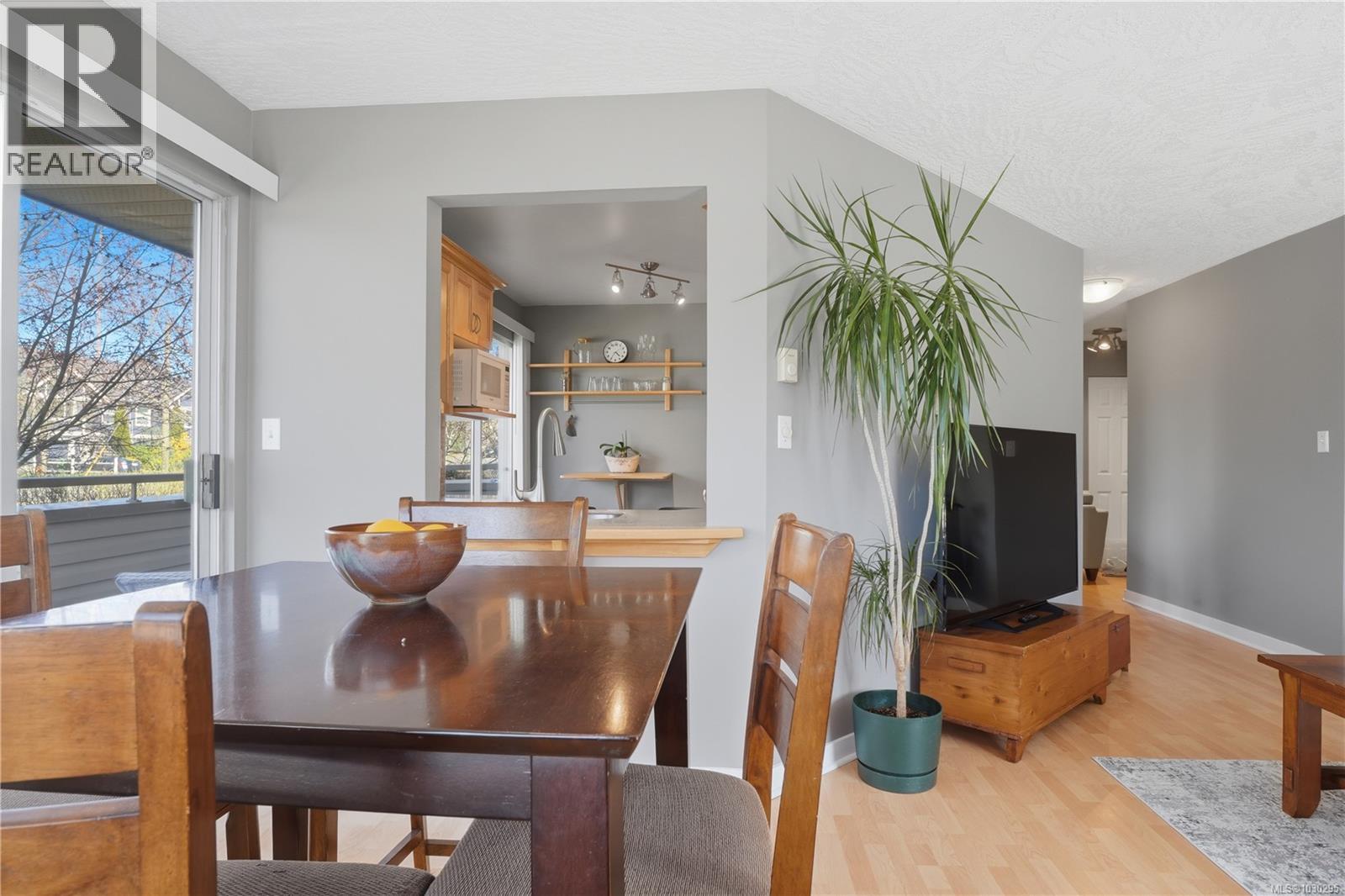 #207 1055 HILLSIDE AVE - 8