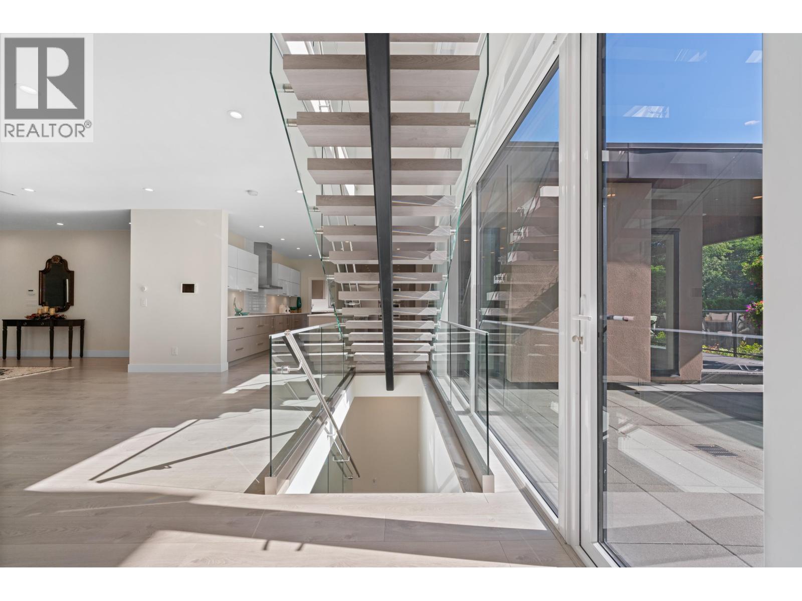 5199 CLIFFRIDGE AVENUE, North Vancouver