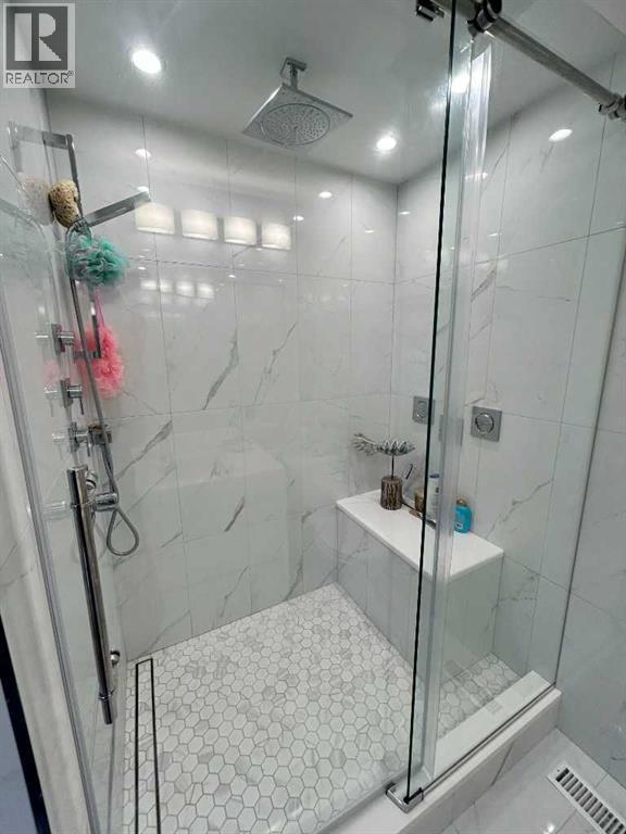 Single Family House 4 Level for Sale in  Point Mckay Gardens NW Point McKay Calgary 