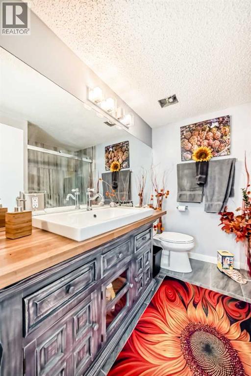 Single Family House 4 Level for Sale in  Point Mckay Gardens NW Point McKay Calgary 