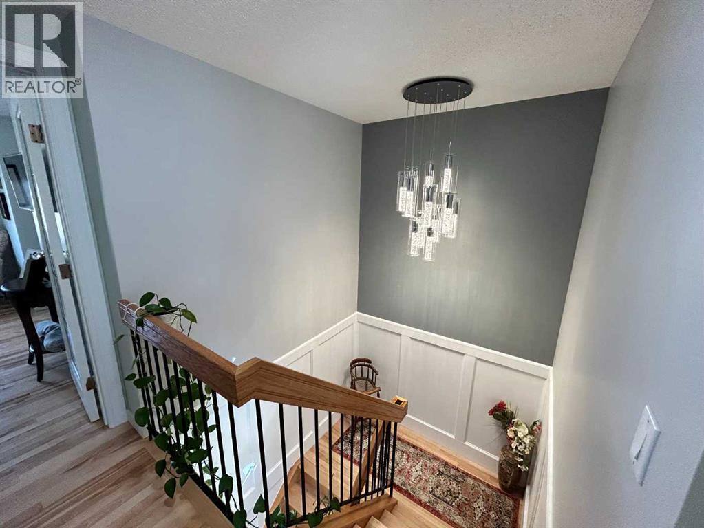 Single Family House 4 Level for Sale in  Point Mckay Gardens NW Point McKay Calgary 