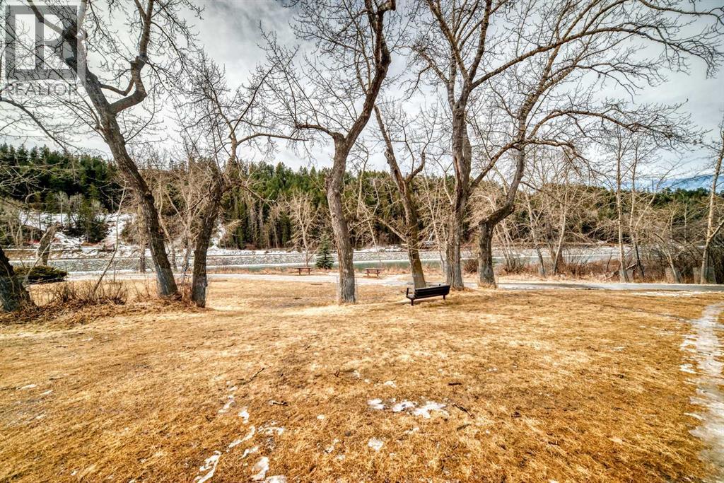 Single Family House 4 Level for Sale in  Point Mckay Gardens NW Point McKay Calgary 