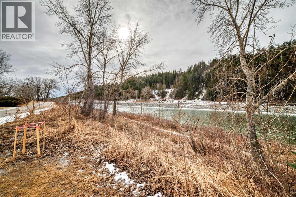 Single Family House 4 Level for Sale in  Point Mckay Gardens NW Point McKay Calgary 