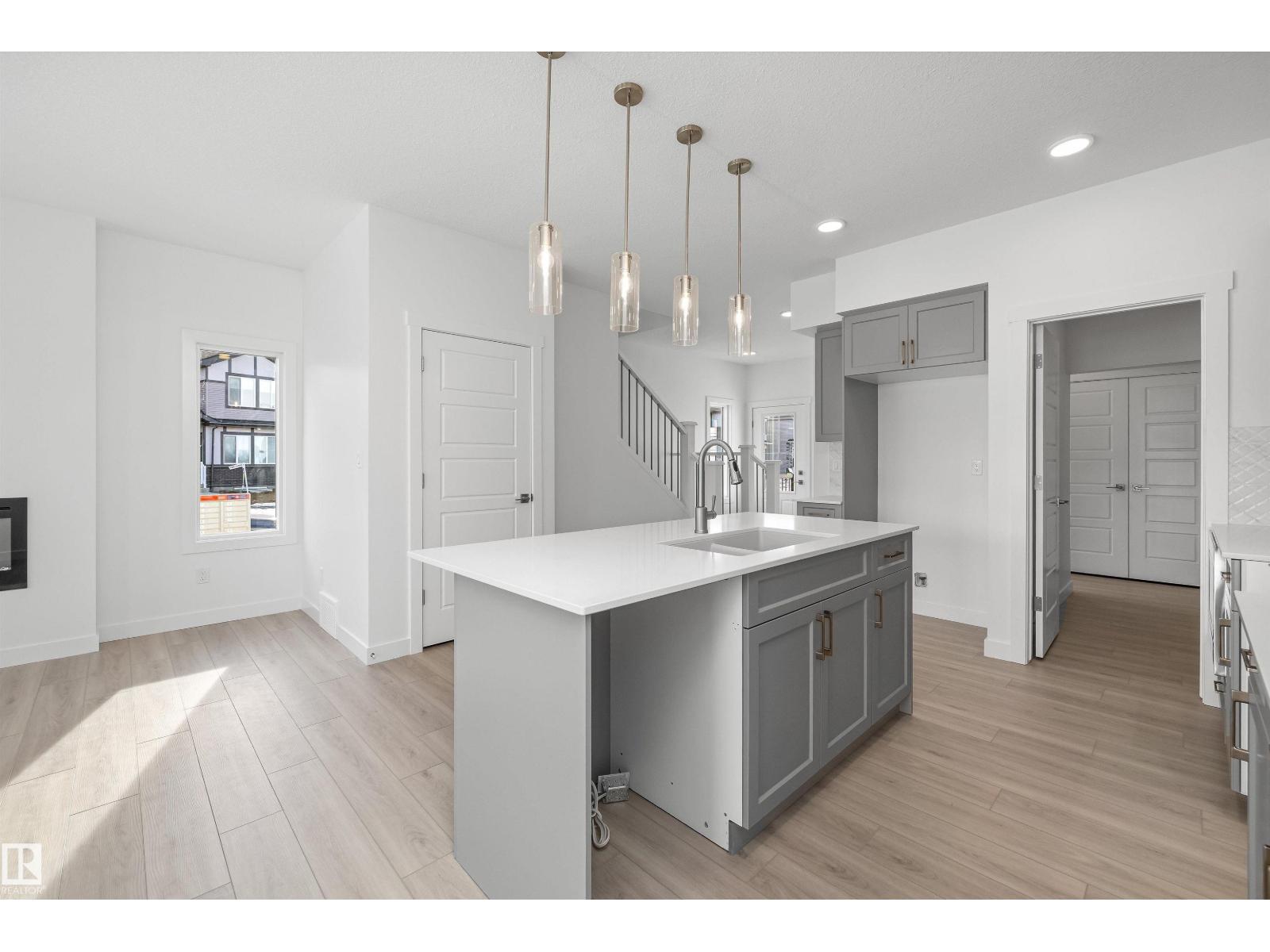 4503 Warbler LO NW - 12