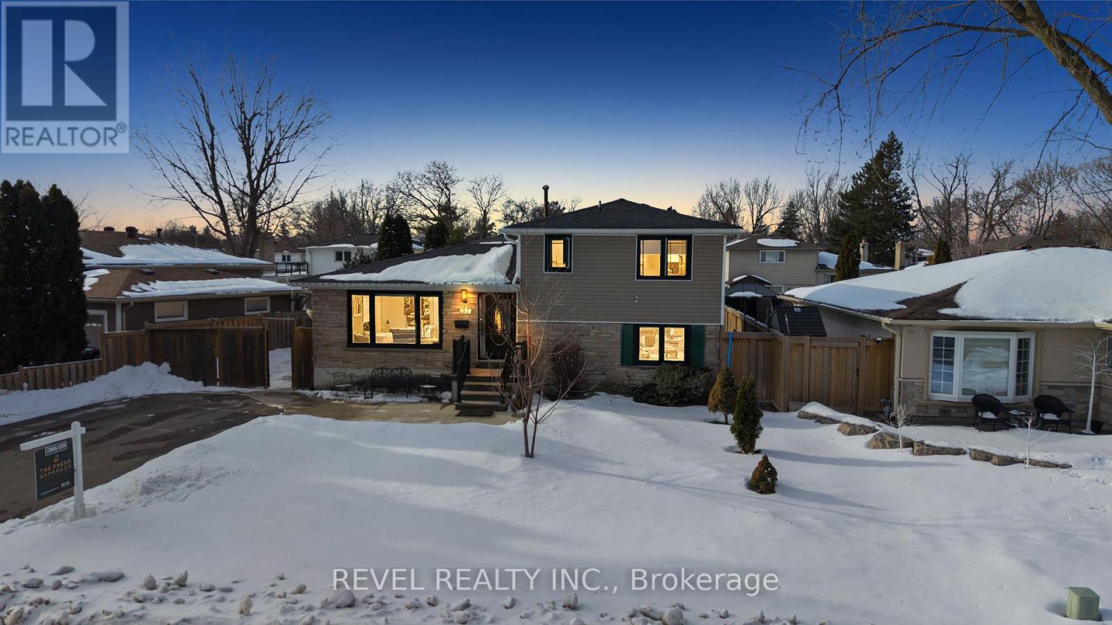 37 FERNDALE CRESCENT