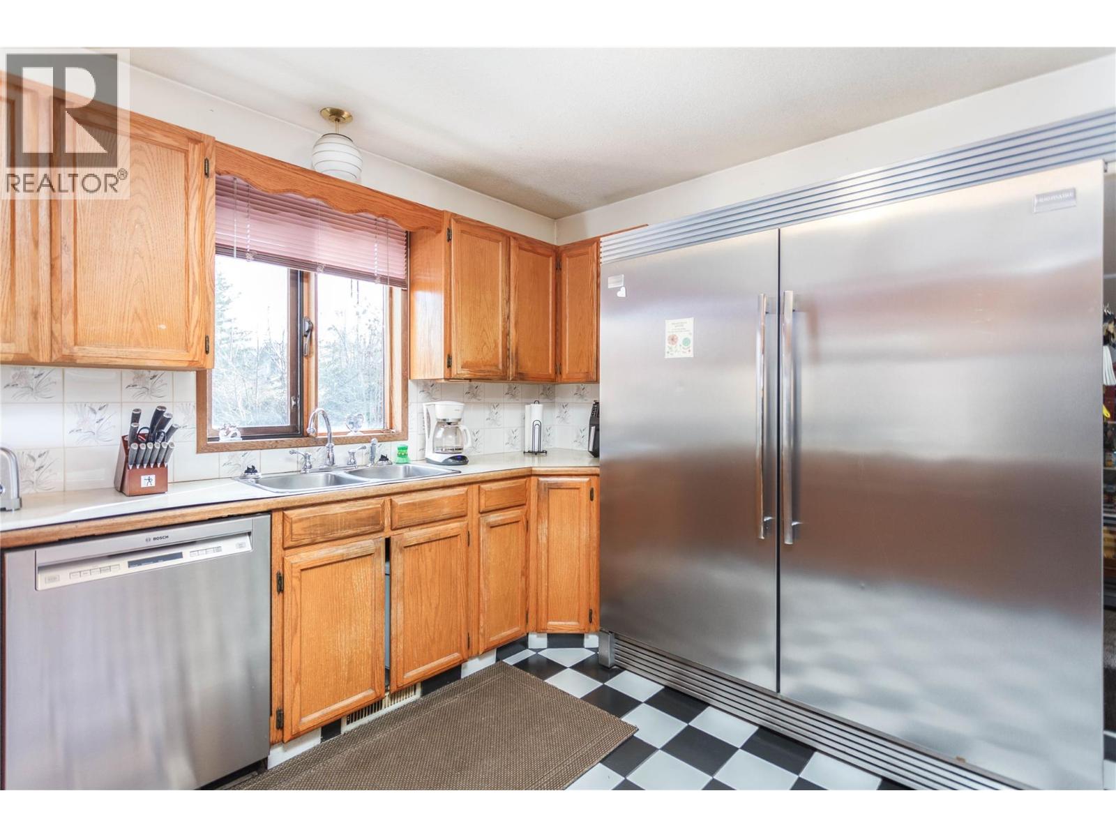 164 CLIFFVIEW DRIVE - 11