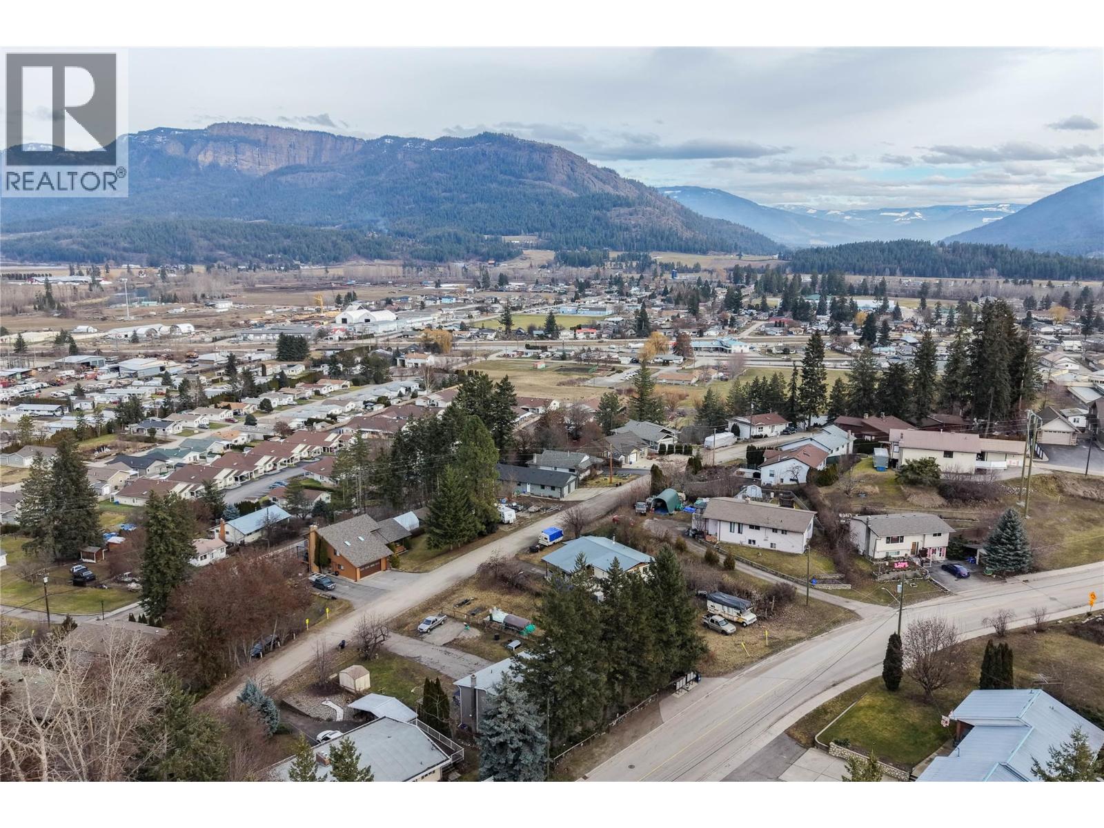 164 CLIFFVIEW DRIVE - 35