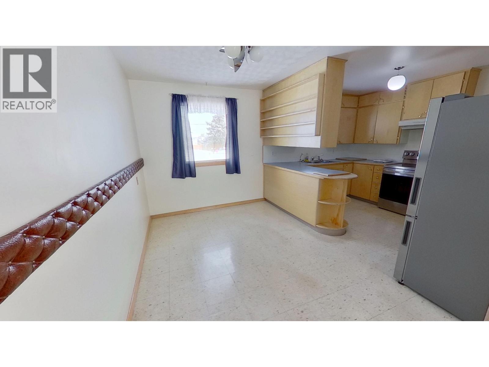 8112-8116 95 AVENUE - 6