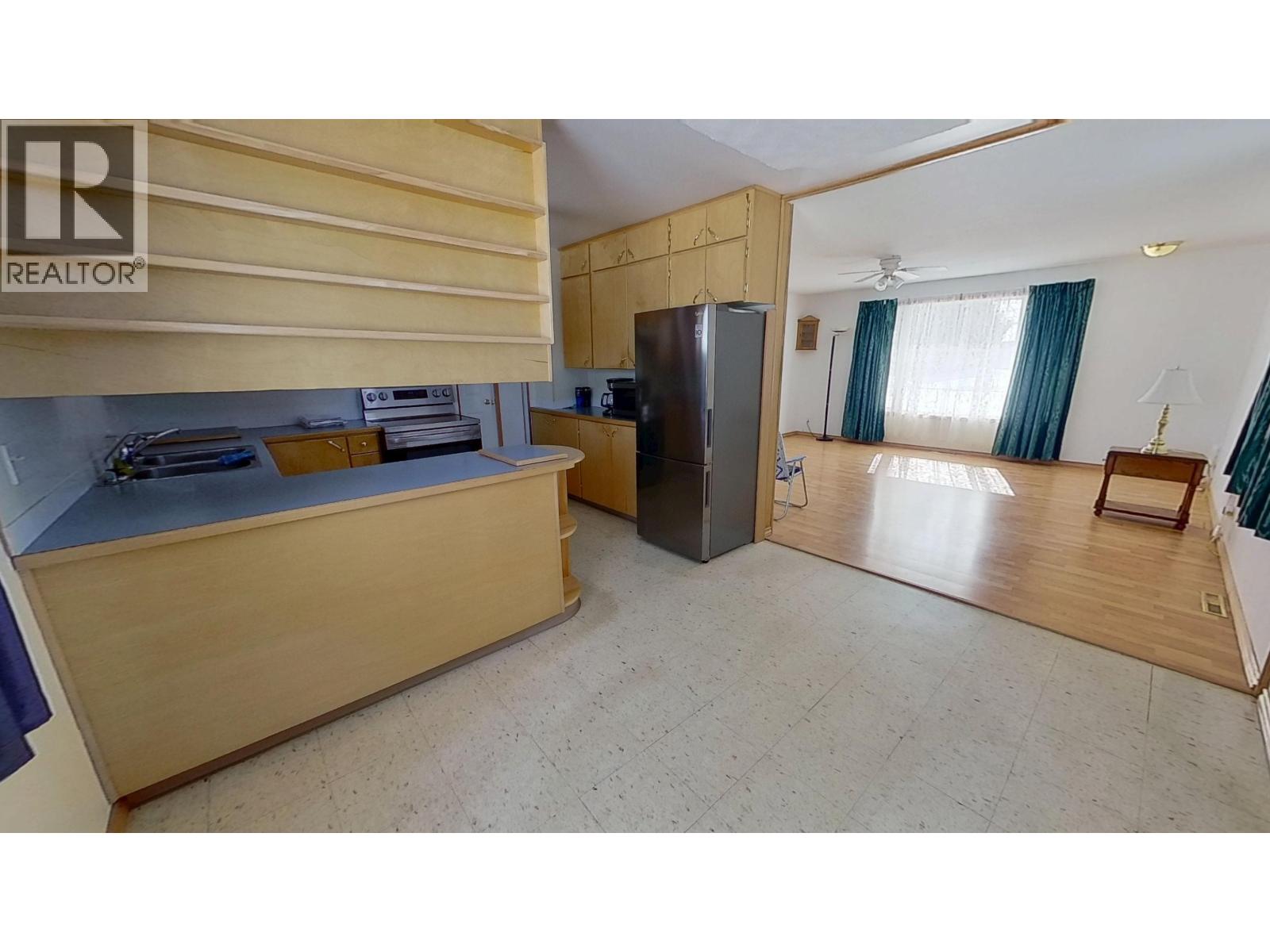 8112-8116 95 AVENUE - 7