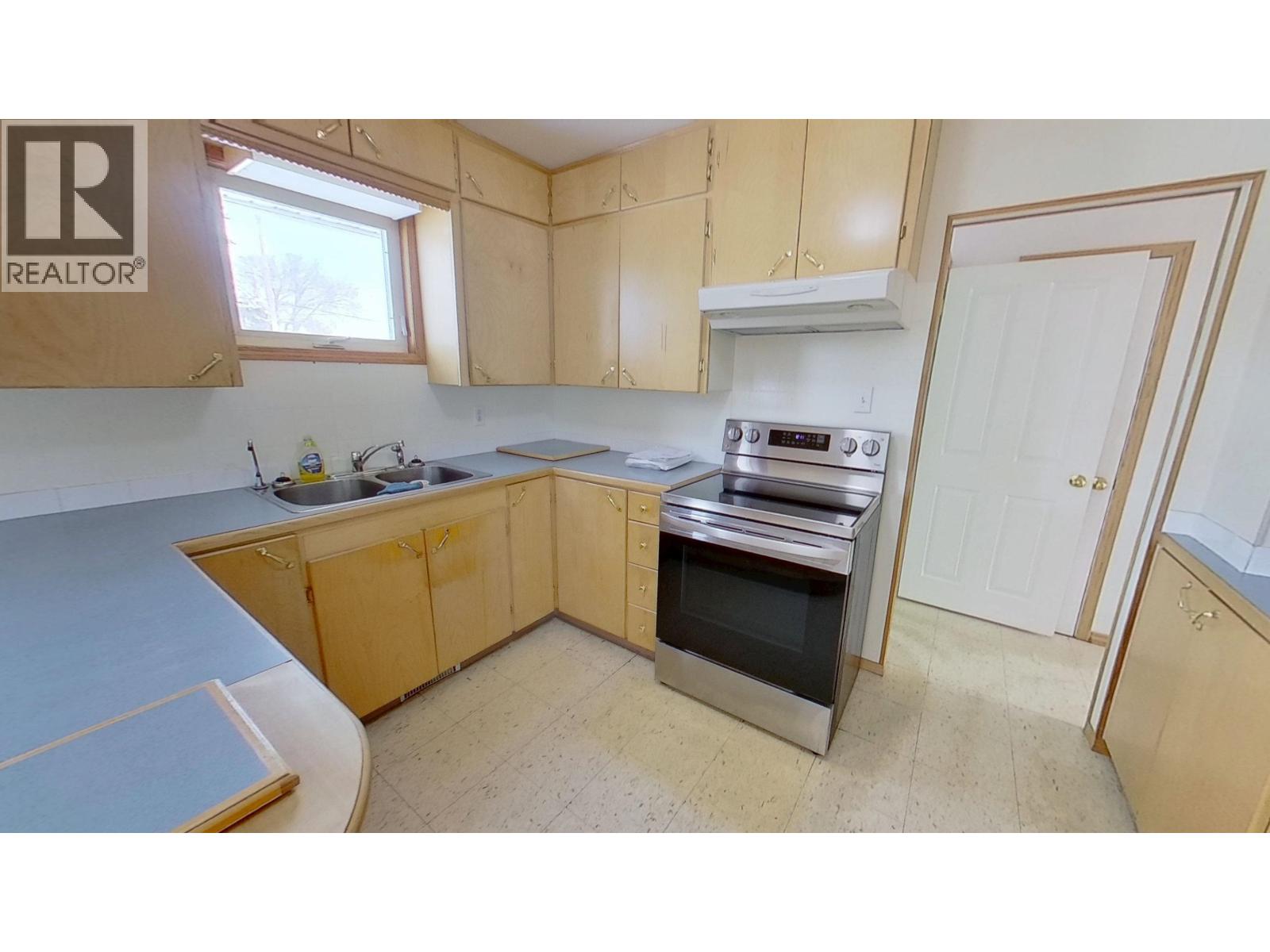 8112-8116 95 AVENUE - 8