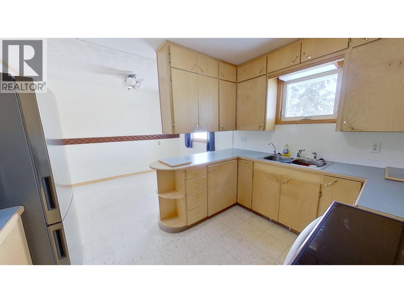 8112-8116 95 AVENUE - 11