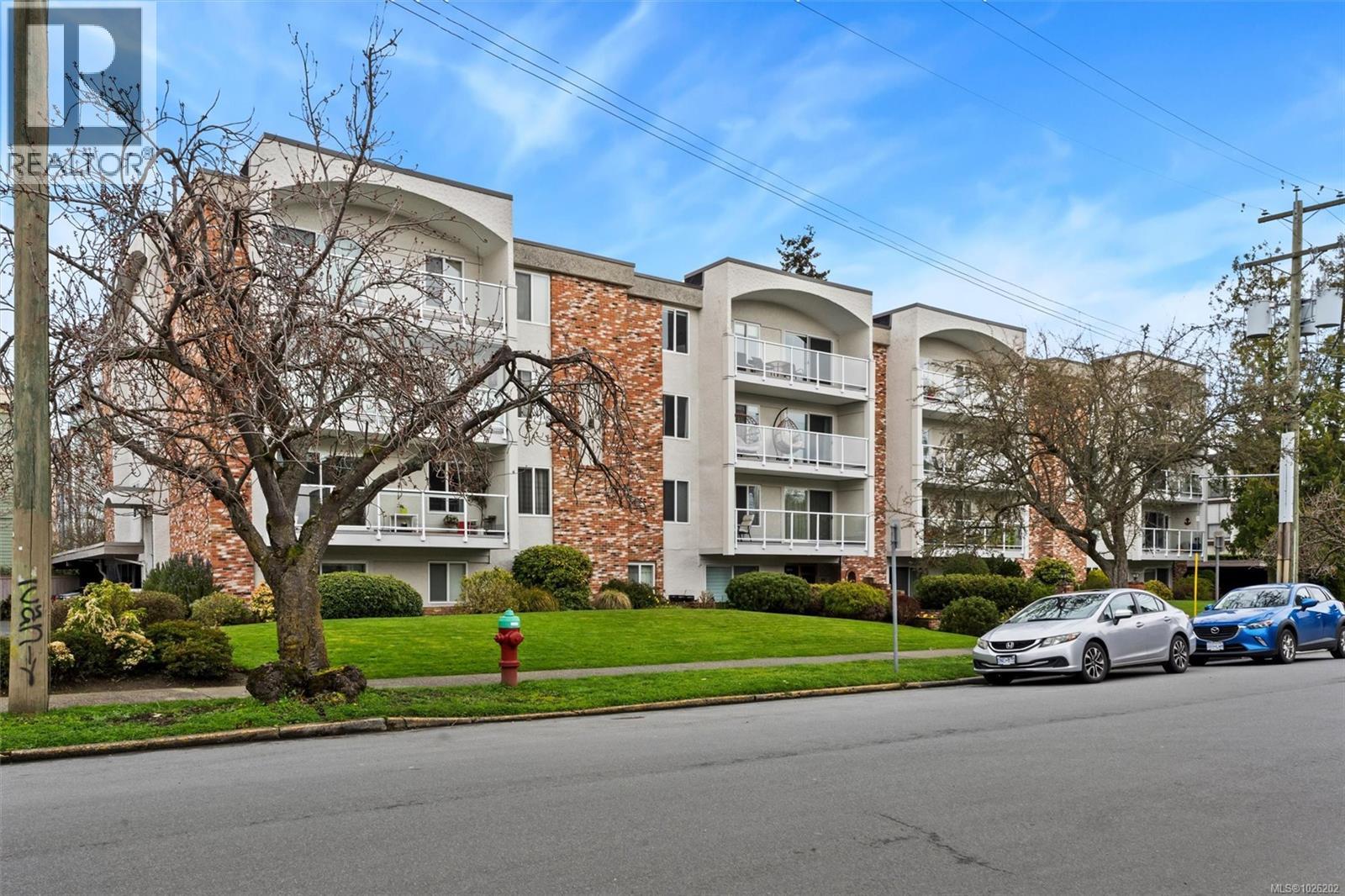 206 1040 Rockland Ave, Victoria