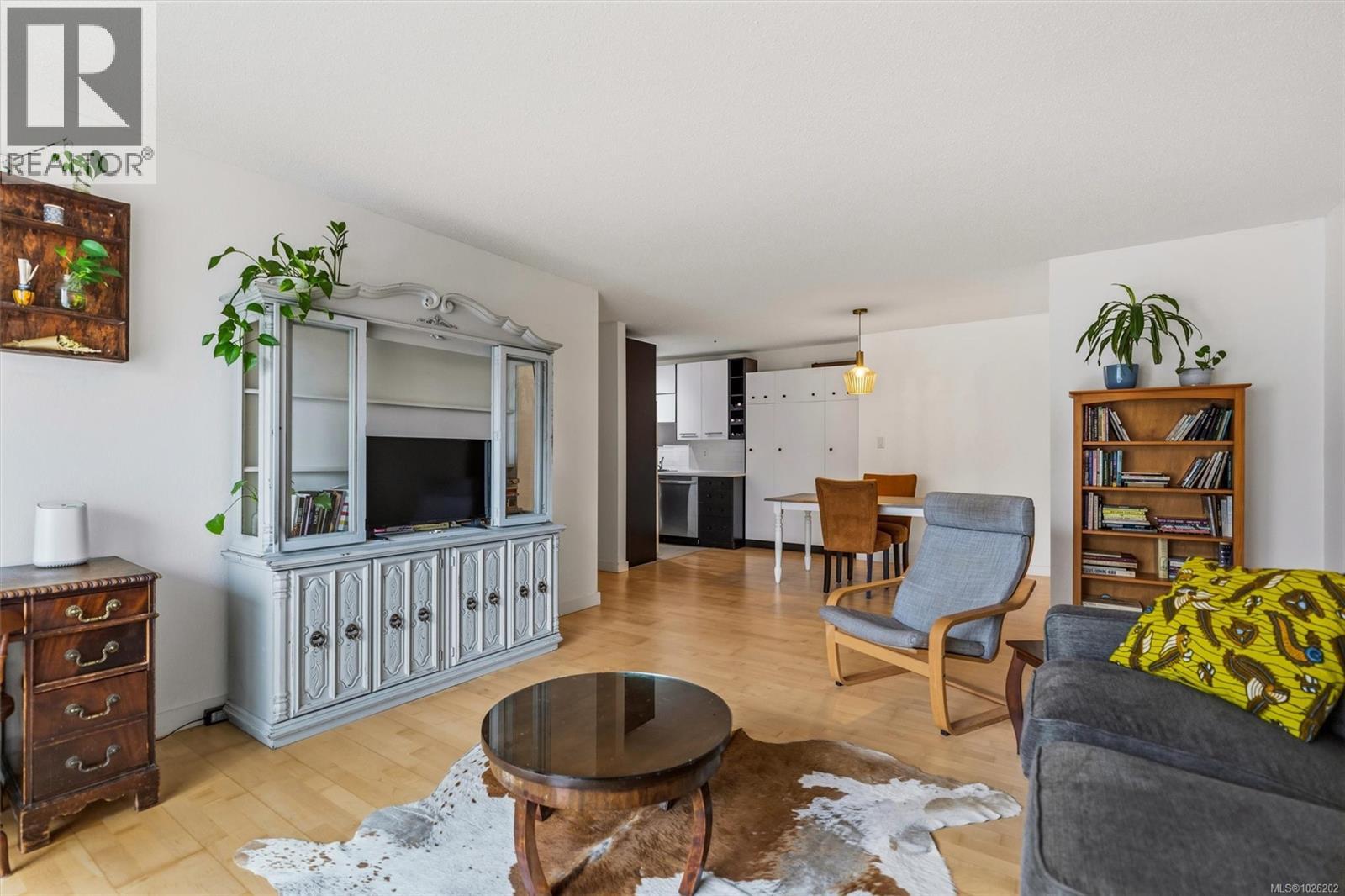 206 1040 Rockland Ave, Victoria