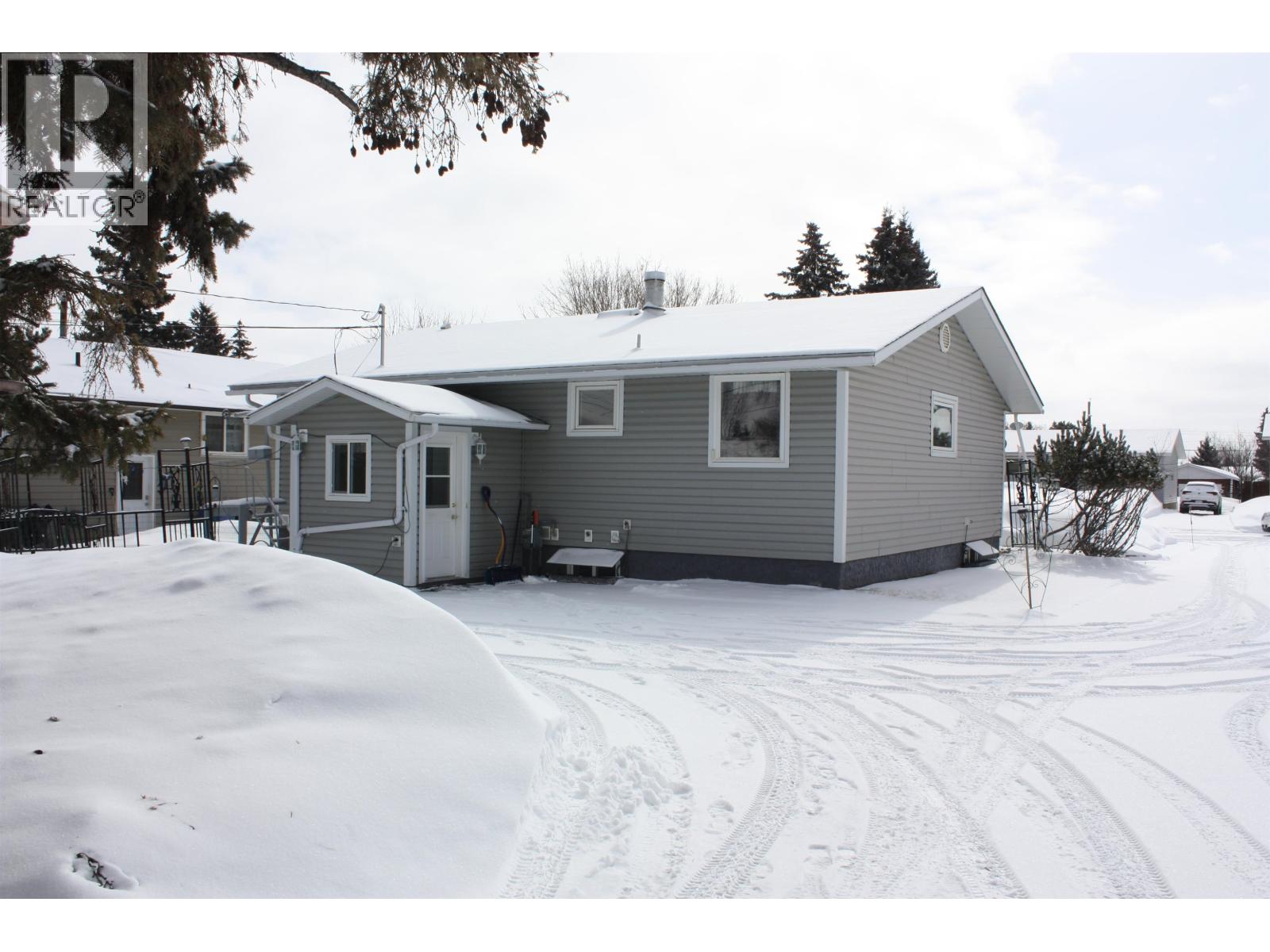 8112-8116 95 AVENUE - 31