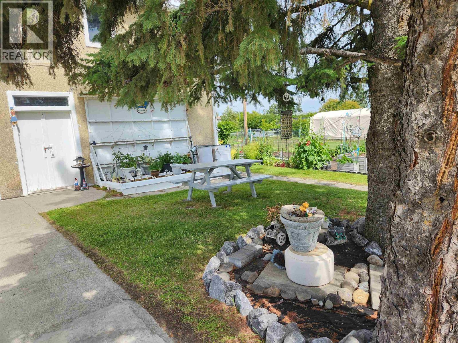 8112-8116 95 AVENUE - 37