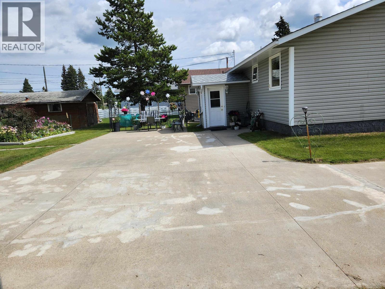 8112-8116 95 AVENUE - 35