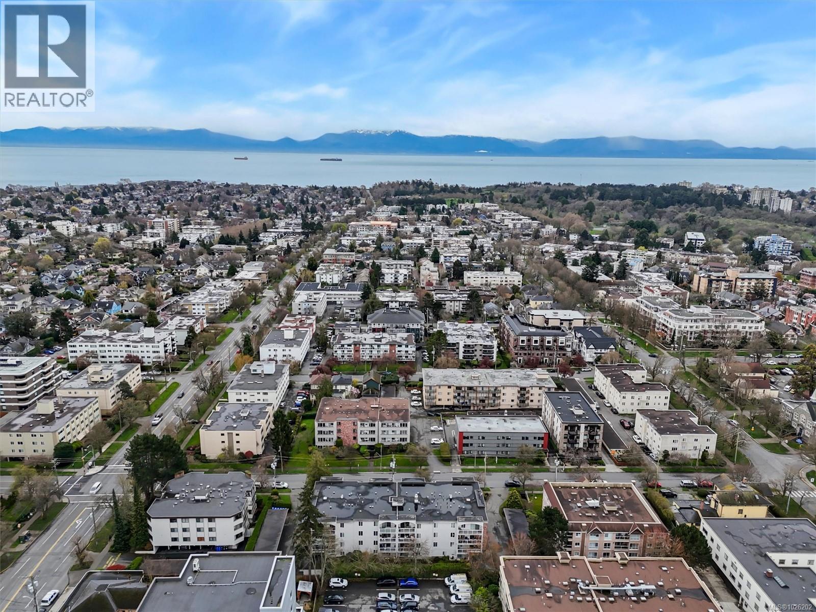 206 1040 Rockland Ave, Victoria