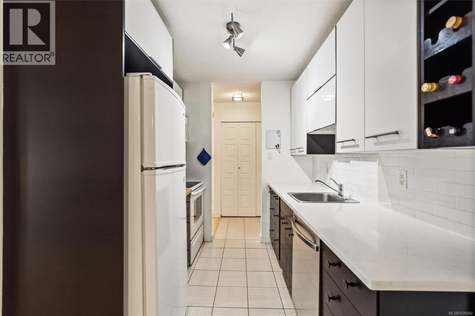 206 1040 Rockland Ave, Victoria