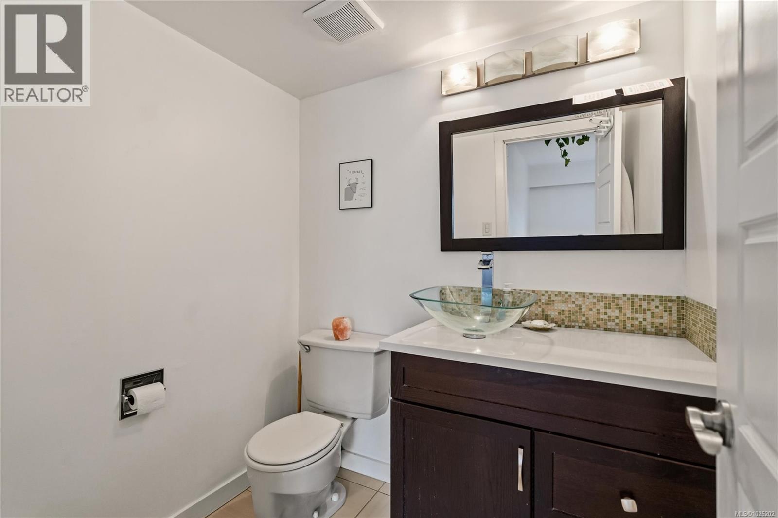 206 1040 Rockland Ave, Victoria