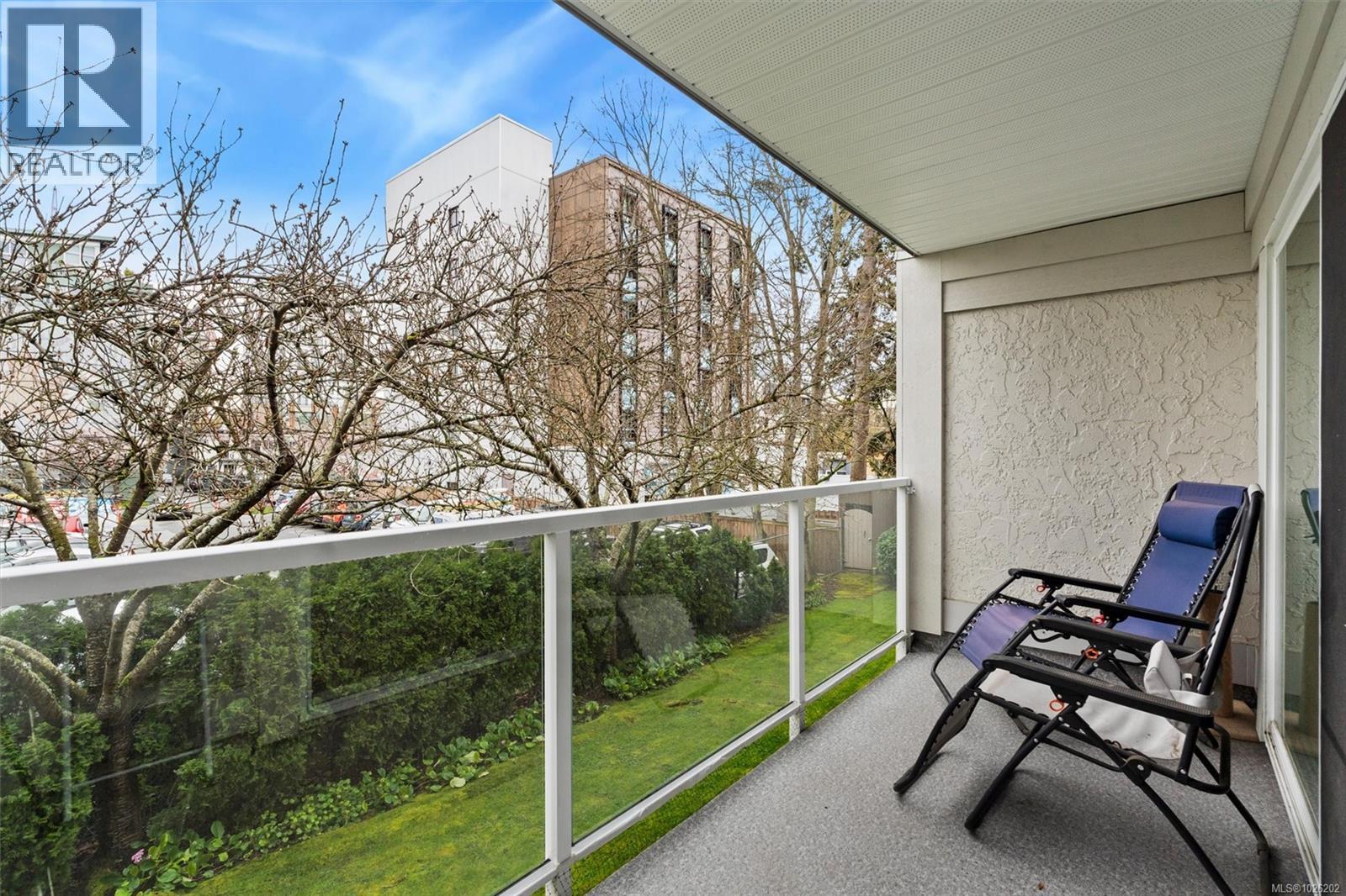 206 1040 Rockland Ave, Victoria